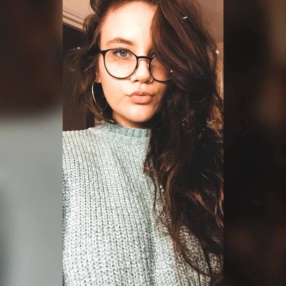 Meet your Posher, Breanna - Picture 1 of 1